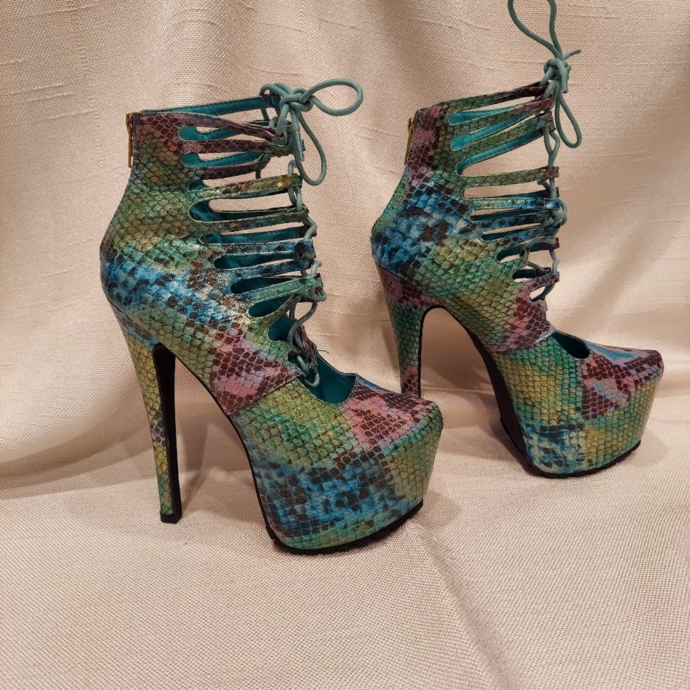 Privileged Snake print, back zip, platform, green, purple bootie, heel size 7